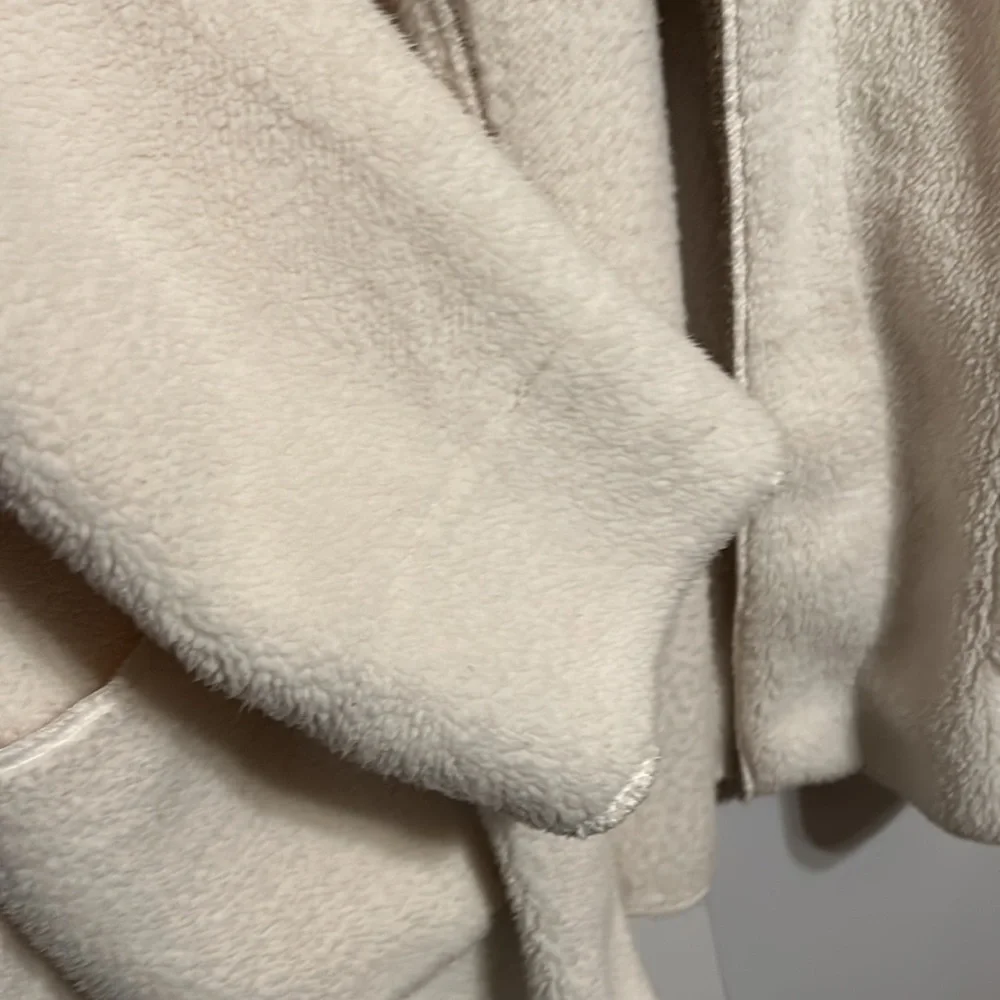 Soft fuzzy kookaburra by ugg cardigan - Picture 4 of 4